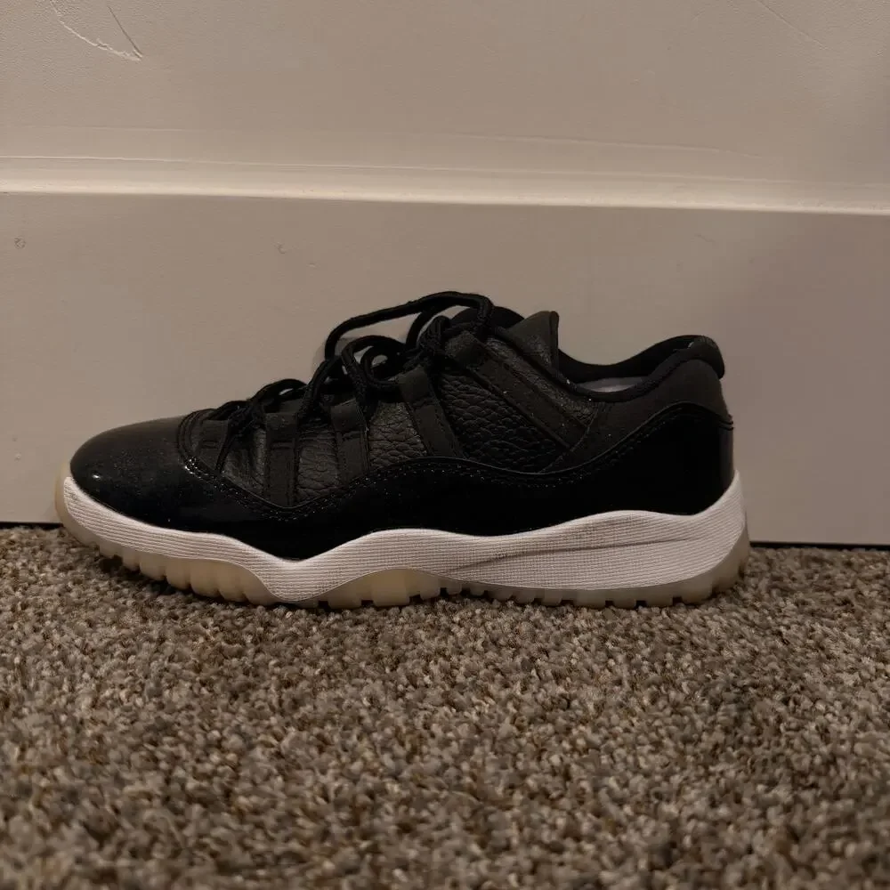 NIKE Boys' Jordan 11 Retro Low 72-10 PS Shoes Size 3Y Black/White/Sail/Gym Red